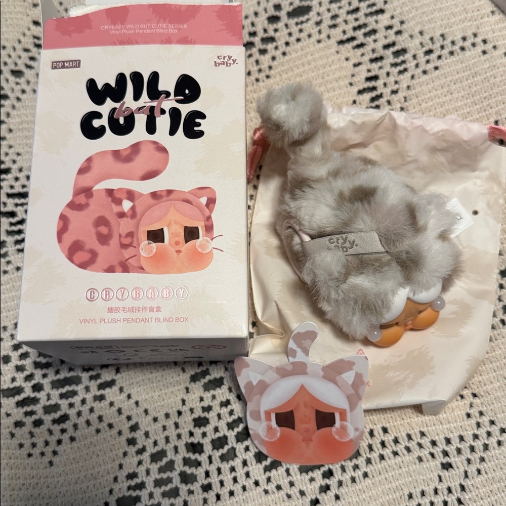 Pop mart cry baby wild but cutie - vanilla cutie